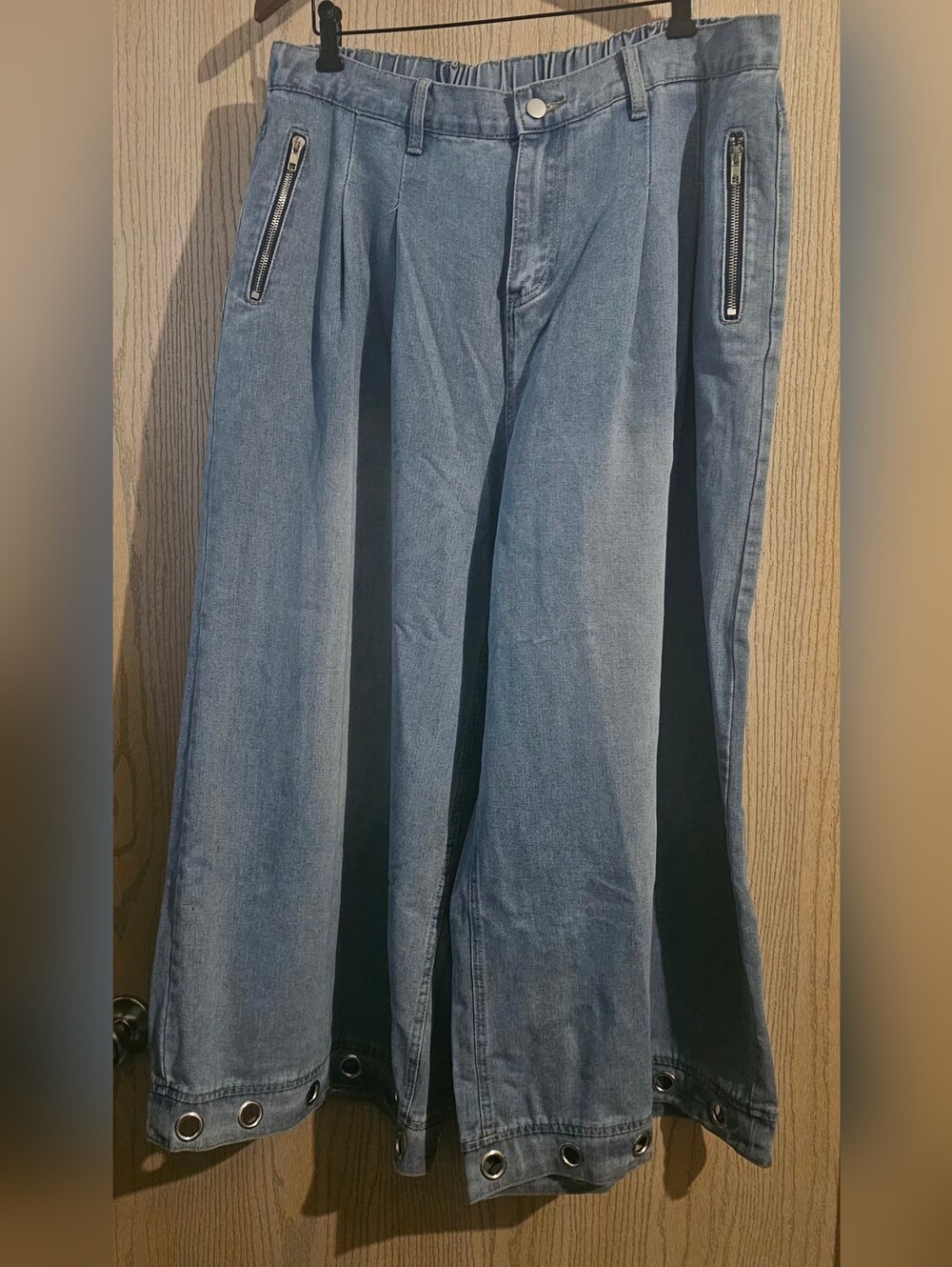Wide Leg Jean with Grommet Details at the Hem - Picture 4 of 15